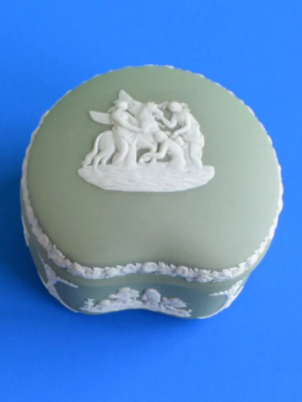 Wedgwood Jasperware Sage Green Round Scalloped Trinket Box With Lid